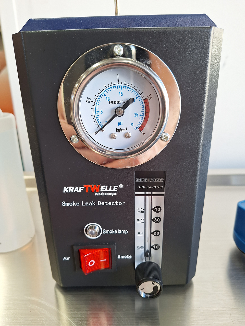 Detector de fugas en cualquier tipo de circuito cerrado (p. ej. refrigerante, combustible, escape, turbo...) Kraftwelle KW-R5123 - Imagen 3