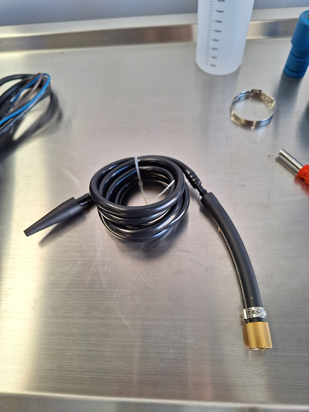 Detector de fugas en cualquier tipo de circuito cerrado (p. ej. refrigerante, combustible, escape, turbo...) Kraftwelle KW-R5123 - Imagen 6