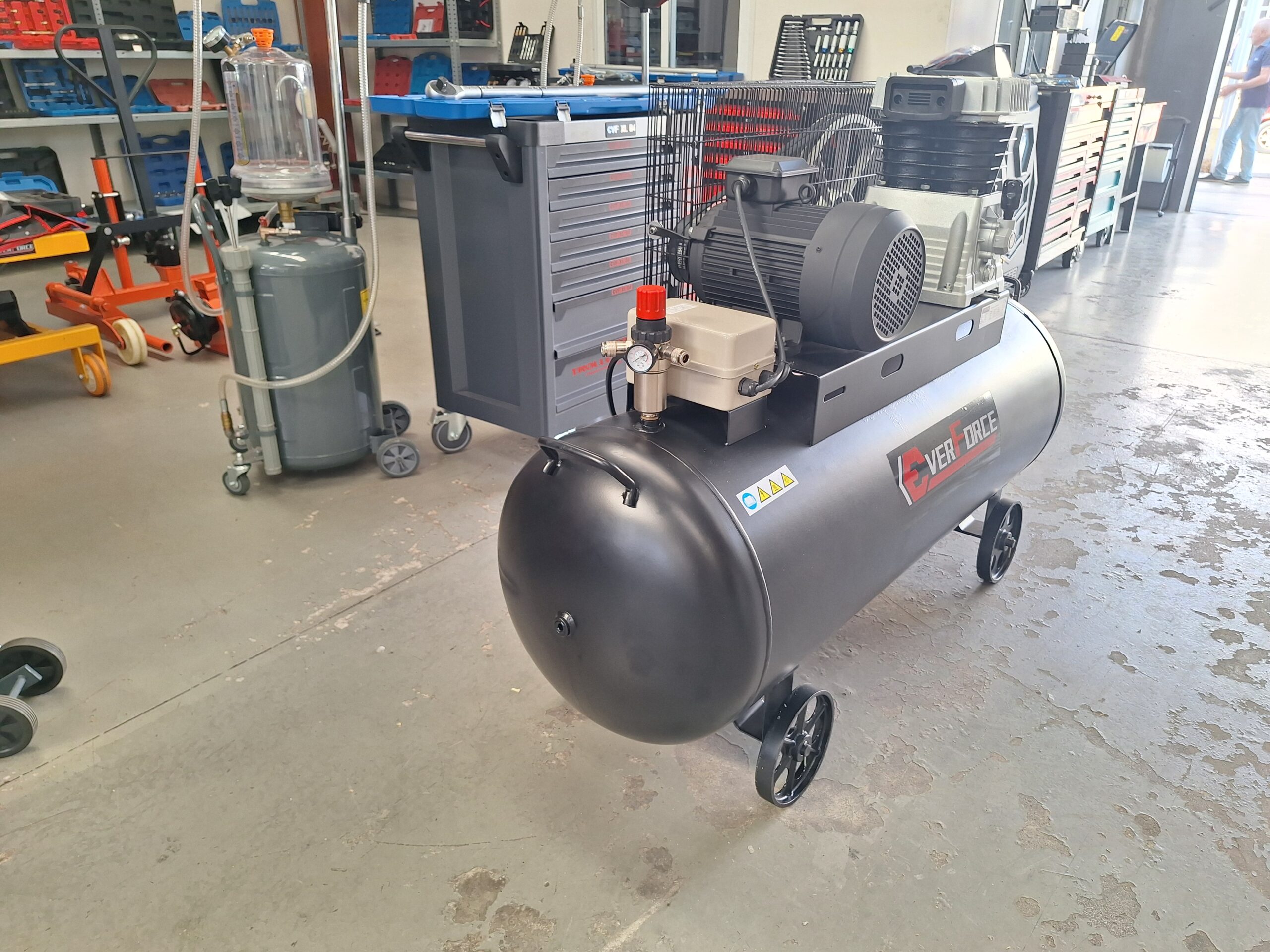 Compresor de Aire de 300 Litros y 7.5 HP Everforce – Potencia y Durabilidad - Imagen 3