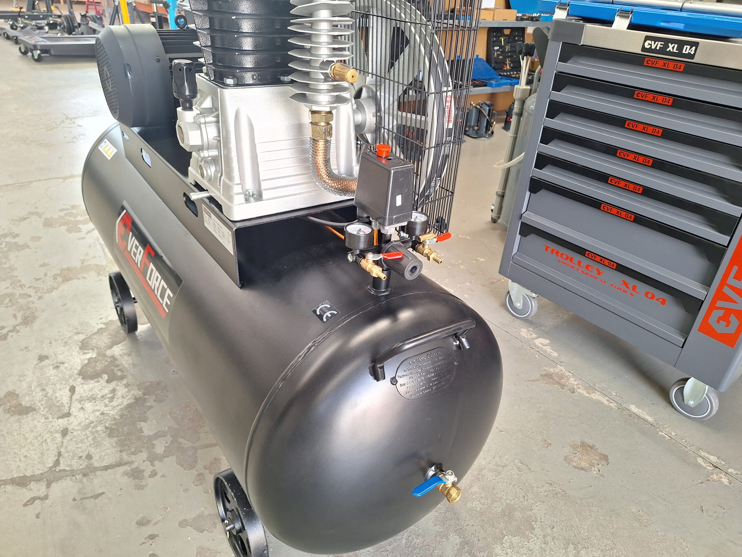 Compresor de Aire de 300 Litros y 7.5 HP Everforce – Potencia y Durabilidad - Imagen 4